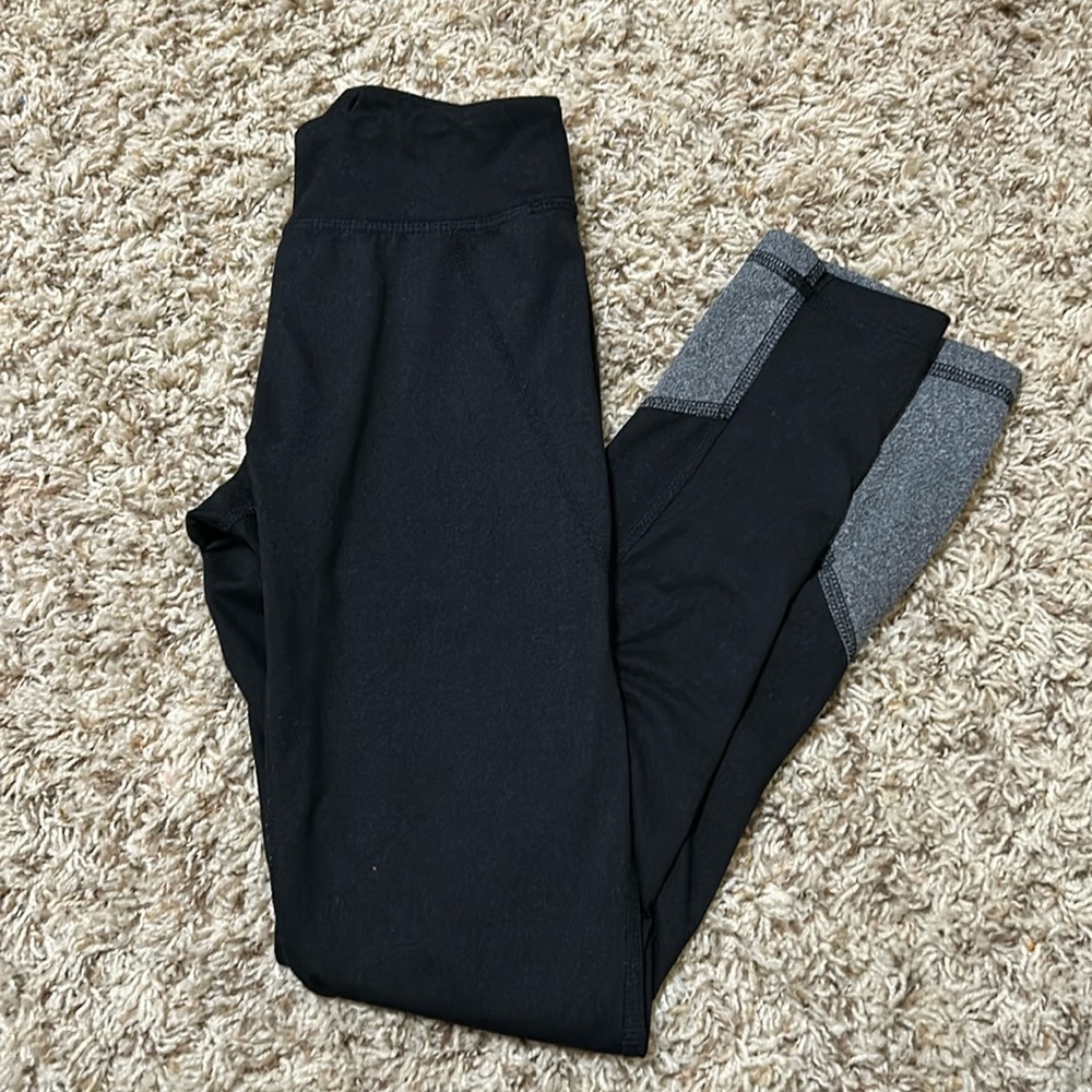 SO black athletic leggings